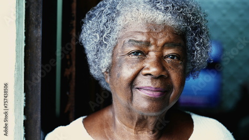 Φωτογραφία Senior African American woman portrait looking at camera