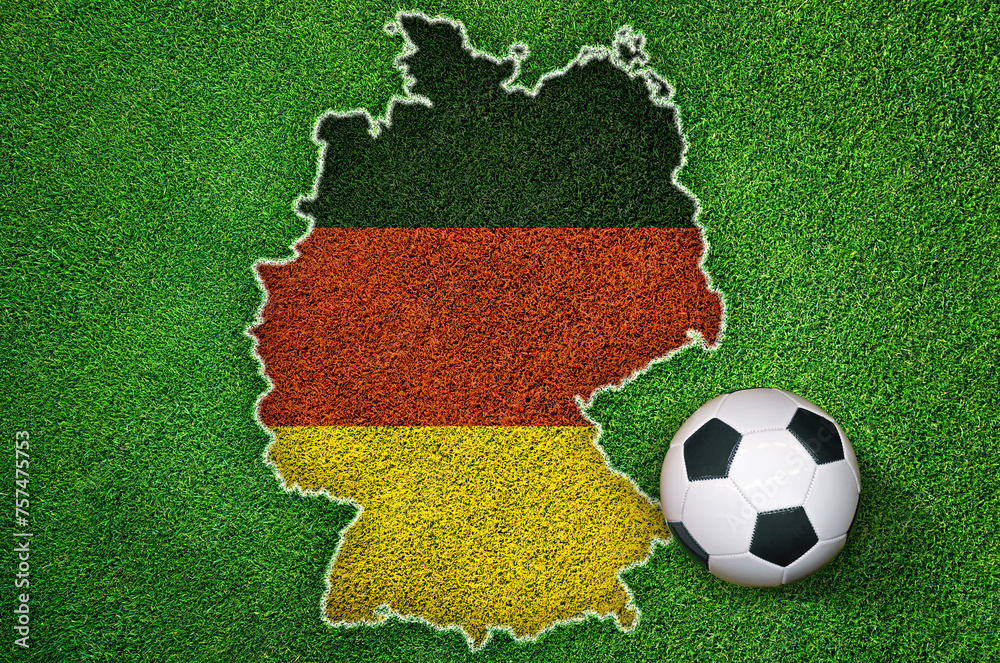 Fototapeta premium Euro 2024 Fußball Europameisterschaft Deutschland Landkarte Silhouette Flagge mit Ball auf Rasen