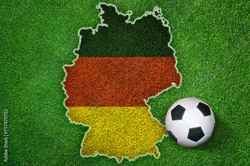 Euro 2024 Fußball Europameisterschaft Deutschland Landkarte Silhouette Flagge mit Ball auf Rasen