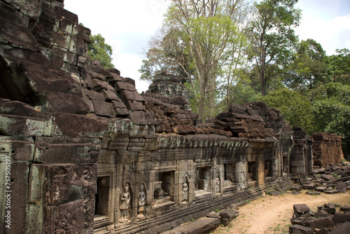 Wallpaper Mural Angkor Wat temple Ta Phrum view on a cloudy autumn day Torontodigital.ca
