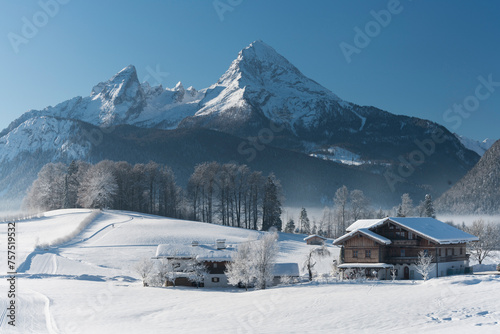 verschneite Landschaft, Bauernhof bei Stangaß, Watzmann, Berchtesgadener Land, Bayern, Deutschland © Rainer Mirau