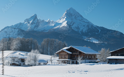 verschneite Landschaft, Bauernhof bei Stangaß, Watzmann, Berchtesgadener Land, Bayern, Deutschland © Rainer Mirau