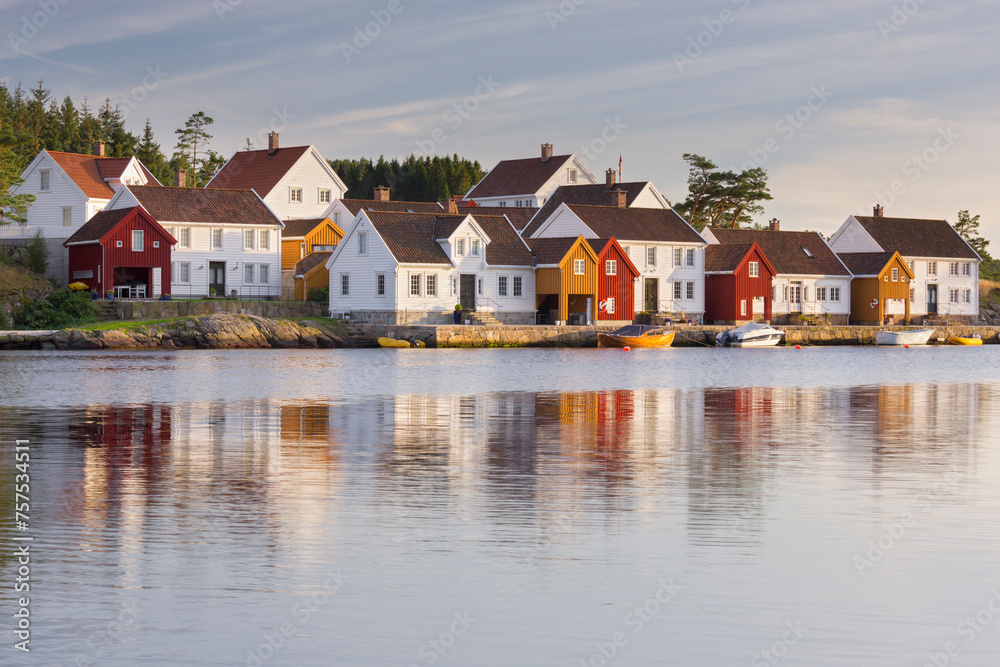 traditionelle Häuser, Svennvikbukta, Spangereid, Vest Agder, Norwegen