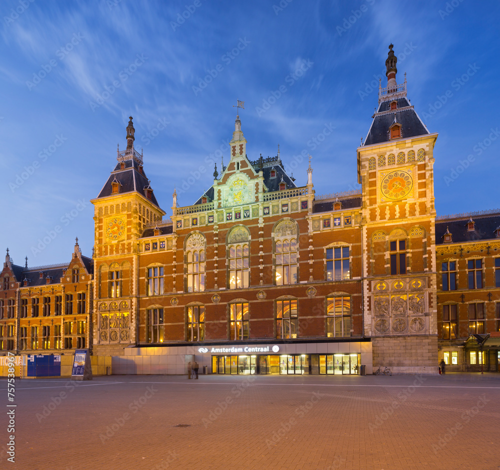 Fototapeta premium Centraal Station, Zentralbahnhof, Amsterdam, Niederlande