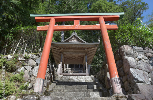 雲ヶ畑　惟喬神社の鳥居と拝殿　京都市北区 photo