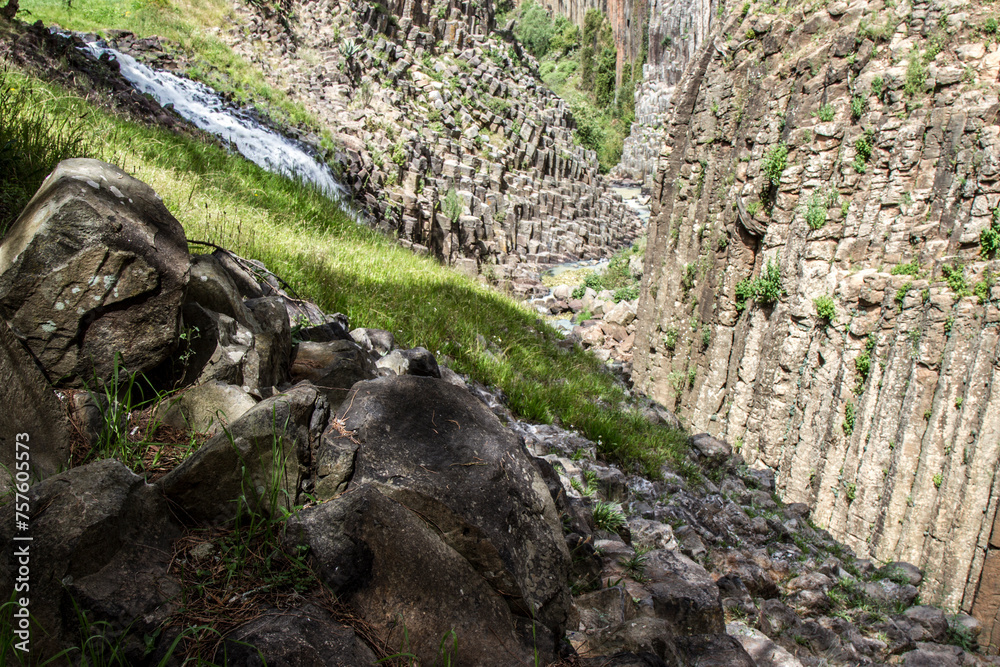 Small watView of the Basaltic Prisms in Hidalgo, Mexico. Geometrical and rocky valley.erfall in the Basaltic Prisms in Hidalgo, Mexico. Small watView of the Basaltic Prisms in Hidalgo, Mexico. Geometrical and rocky valley.erfall in the Basaltic Prisms in Hidalgo, Mexico.