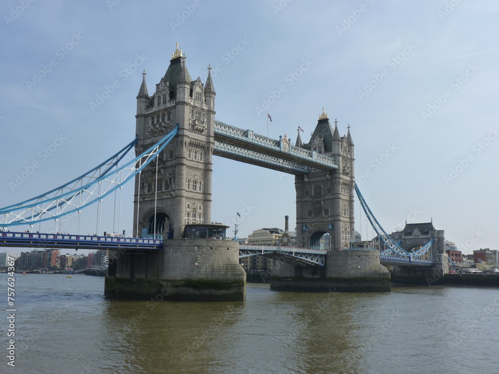Le Tower Bridge à Londres sur la Tamise