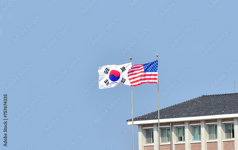 Fototapeta premium Flying the American flag and South Korean Flag, Star-Spangled Banner and Taegeukgi