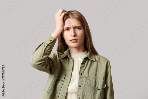 Young woman with brain conc...