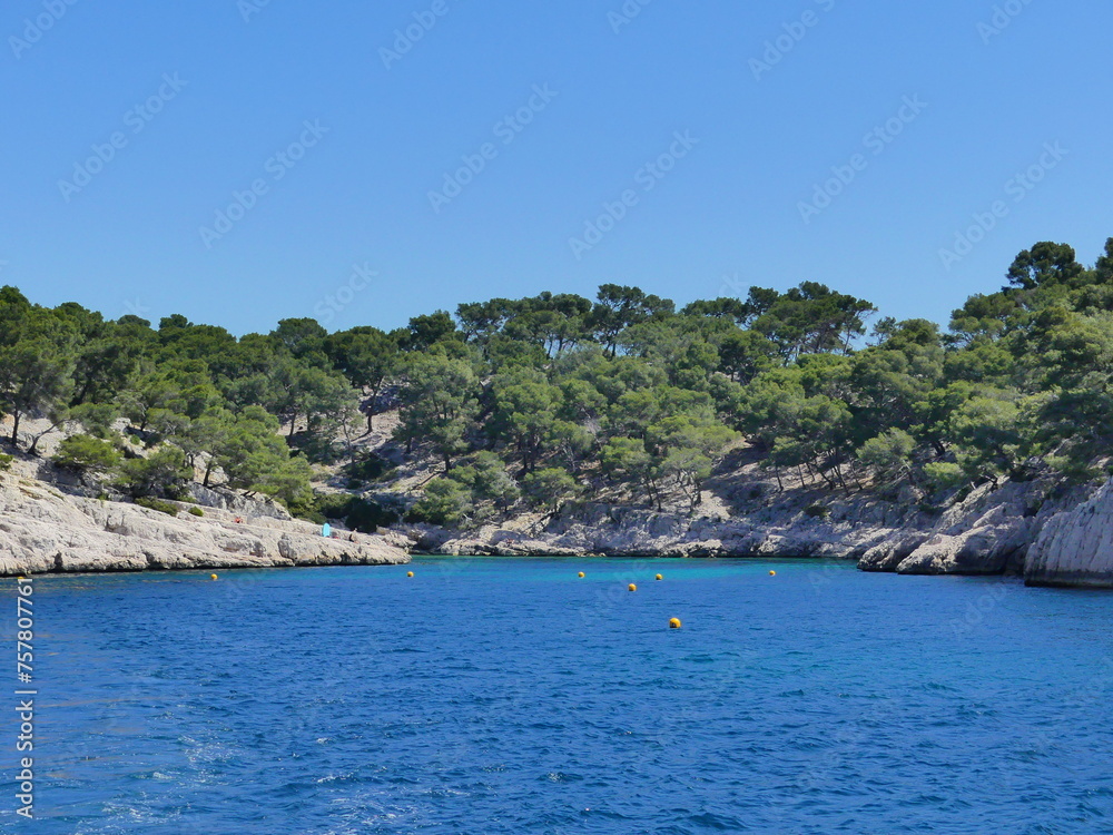 Calanques en Côte d'Azur depuis un bateau