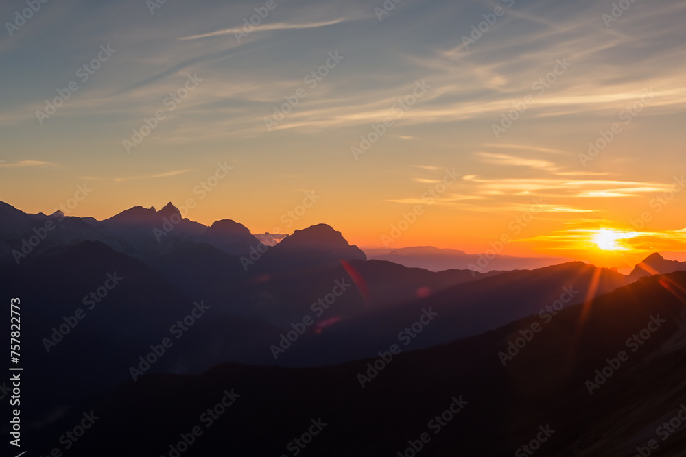 Obraz premium Sunset at mountain background