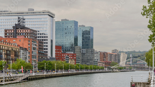 Valokuva Paisaje urbano de la ciudad de Bilbao, Vizcaya, España
