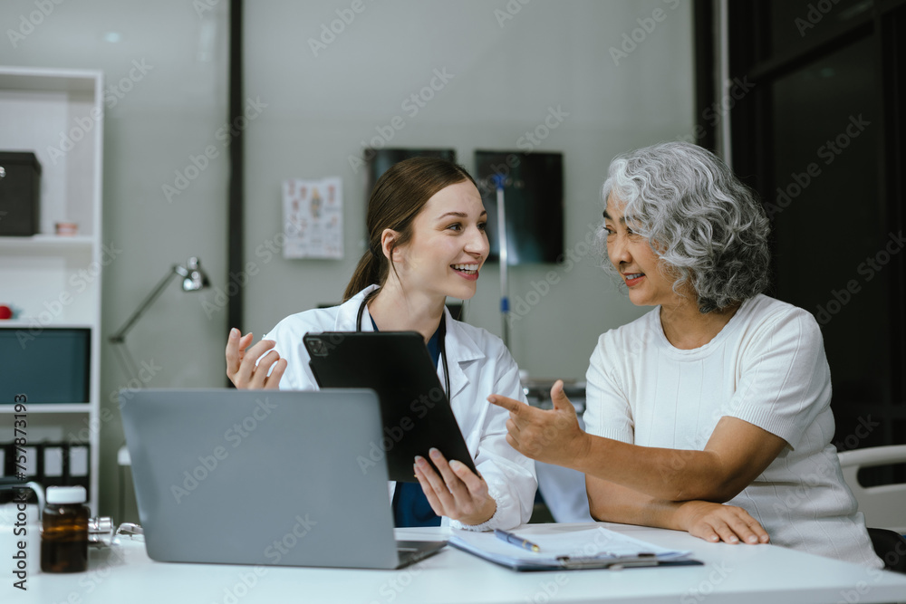 Elderly health checkups with a physician or psychiatrist who works with patients who are consulted about female or psychiatric diagnosis in a medical clinic or hospital mental health service. Elderly health checkups with a physician or psychiatrist who works with patients who are consulted about female or psychiatric diagnosis in a medical clinic or hospital mental health service.