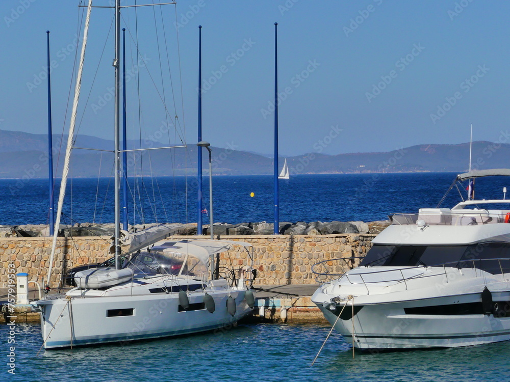 Fototapeta premium Port avec bateaux en Côte d'Azur