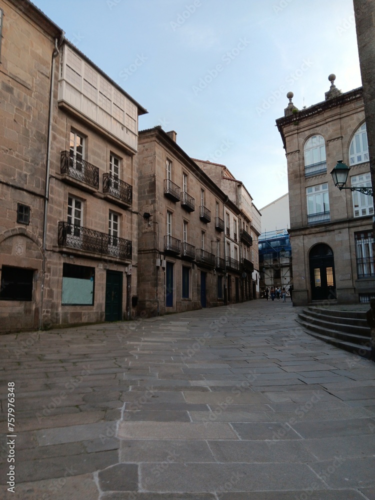 Calle Travesa en la zona monumental de Santiago de Compostela, Galicia