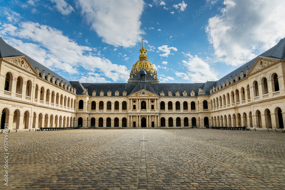 Obraz premium Court of honor of the Hotel des Invalides, famous monument in Paris, France