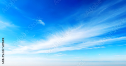 Nubes altas sobre cielo azul de fondo. Fondo de nubes blancas. Suaves nubes sobre cielo azul de verano.  photo