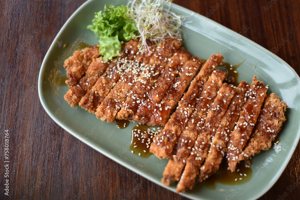 Appetizing chicken with sesame seeds