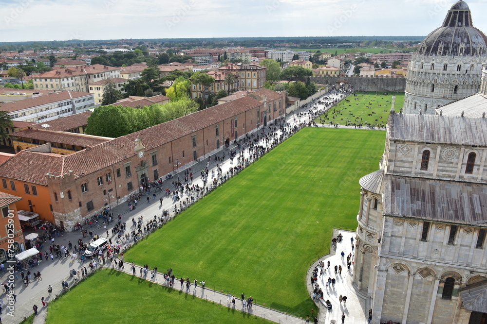 Piazza dei Miracoli a Pisa: Arte e Architettura Iconica