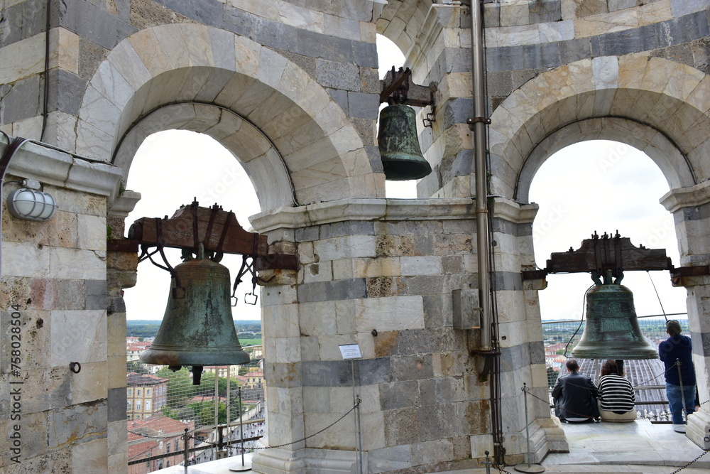 Campane. Campanile torre di Pisa
