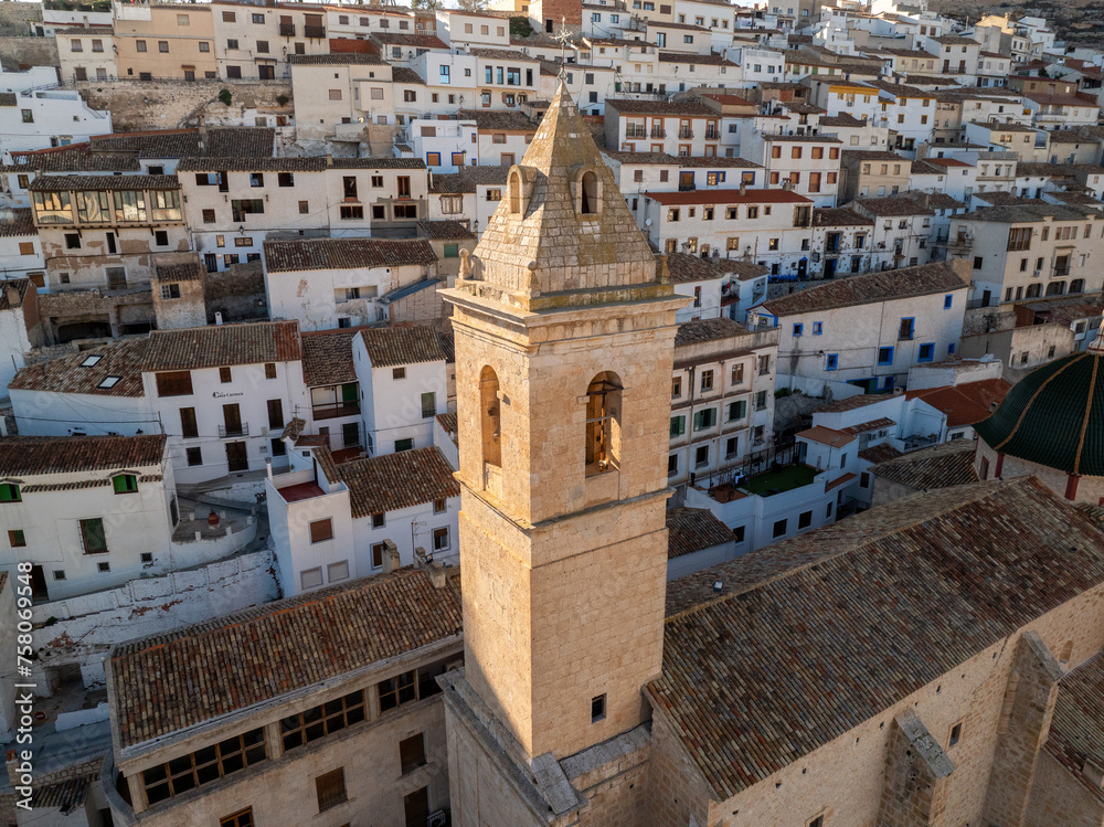 Obraz premium Iglesia de San Andres Apostol en Alcala dej Jucar