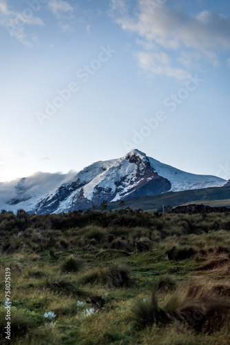 Cayambe, volcán con el mayor glaciar en ecuador, cordillera de los andes   photo