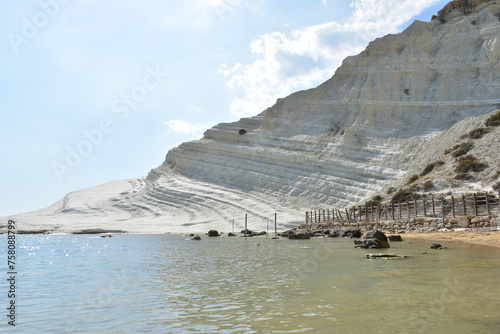 Scala dei turchi,  una falesia di marna bianca che spunta a picco sul mare lungo la costa di Realmonte. Agrigento, Sicilia. photo