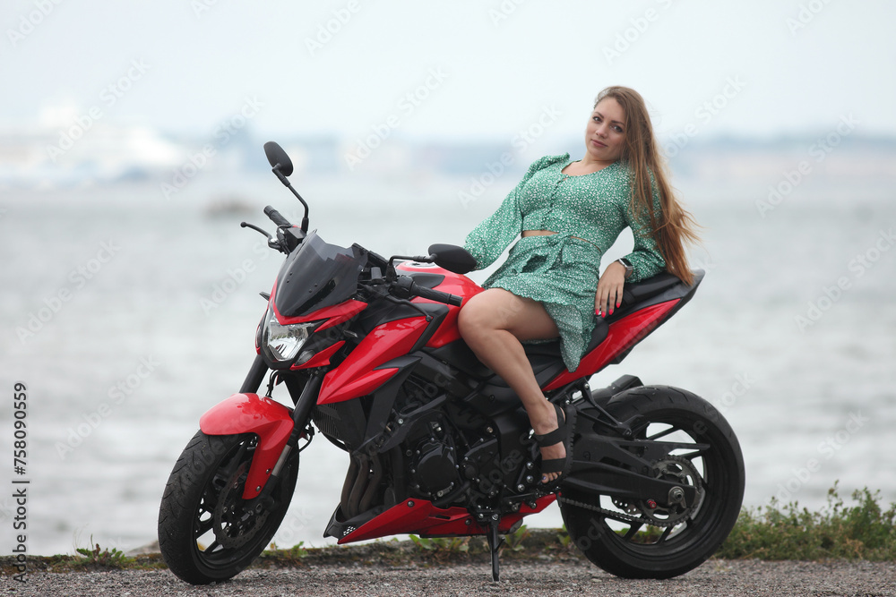 Obraz premium young woman on a motorcycle