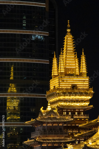 Canvas Print Night view of Jing'an Temple in Shanghai, close-up of the pagoda, taken in Shang