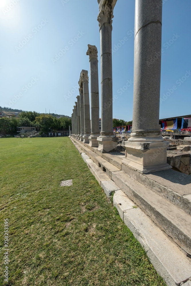 column, ruins
