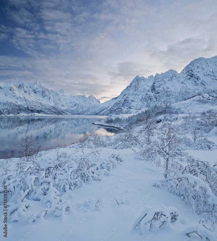 verschneite Landschaft bei Sildpollneset, Vestpollen, Rorhoptindan, Austnesfjorden, Austvagoya, Lofoten, Nordland, Norwegen