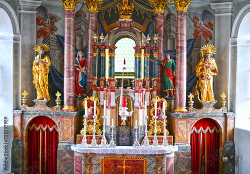 Innenansicht der Pfarrkirche Grän in der Gemeinde Grän in Tirol (Österreich) photo