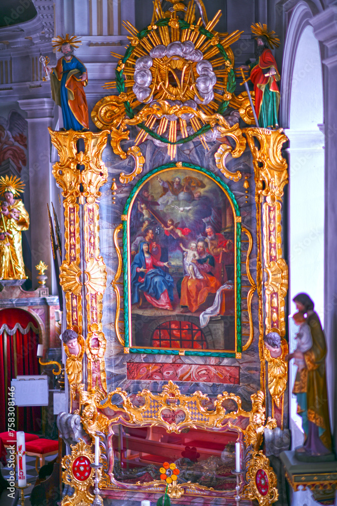 Innenansicht der Pfarrkirche Grän in der Gemeinde Grän in Tirol (Österreich)