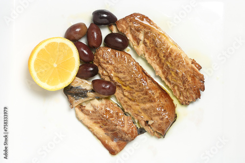 smoked mackerel fillets with lemon and olives