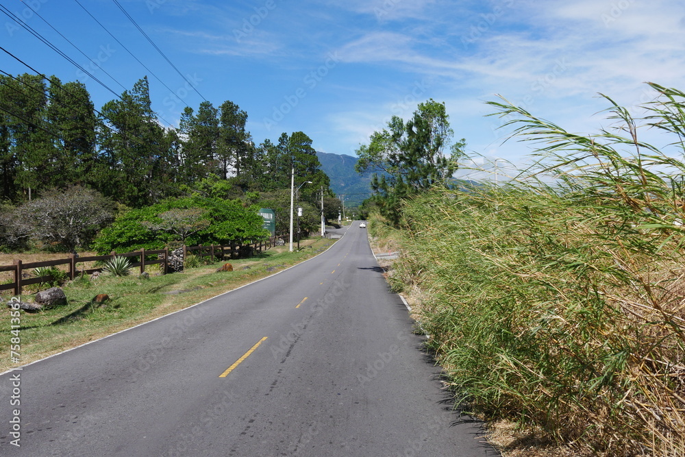 Straße in Alto Boquete in der Berglandschaft von Panama