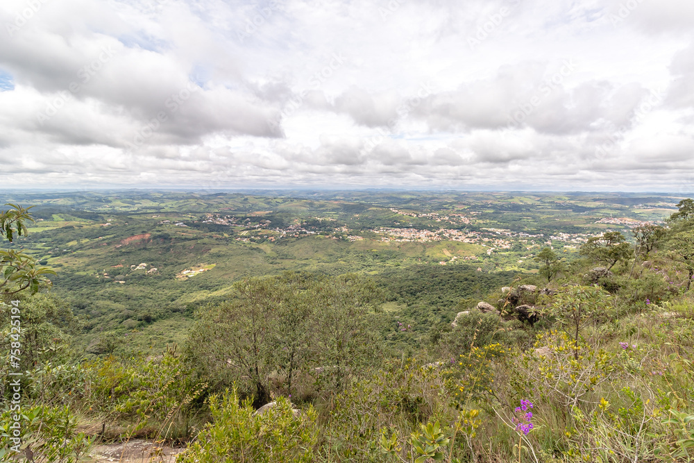 Fototapeta premium vista panorâmica da serra de São José, na cidade de Tiradentes, Estado de Minas Gerais, Brasil