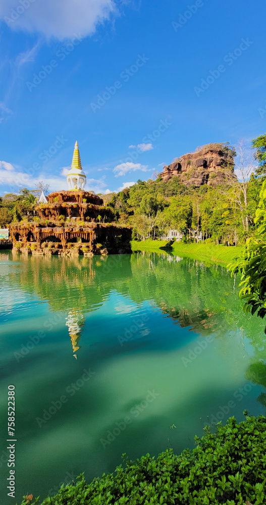 Fototapeta premium Reflection of temple