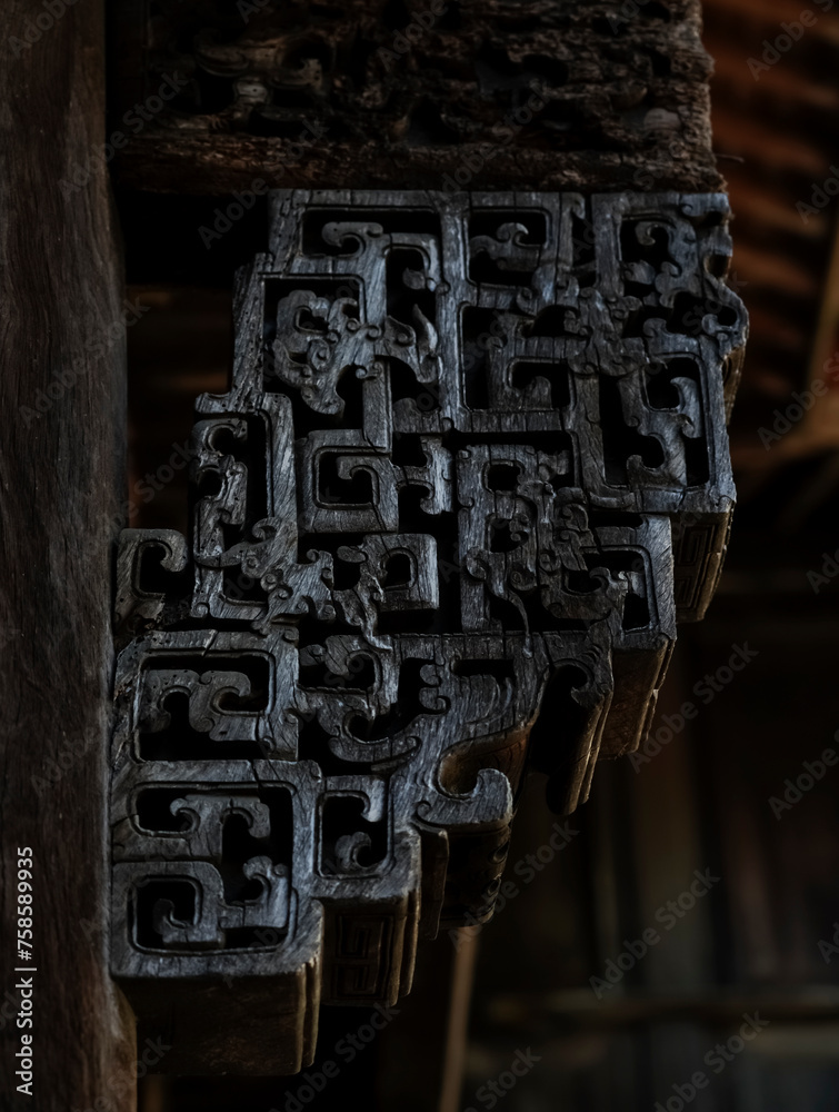 The carving art of door beams of houses in the late Qing Dynasty in Asia for hundreds of years