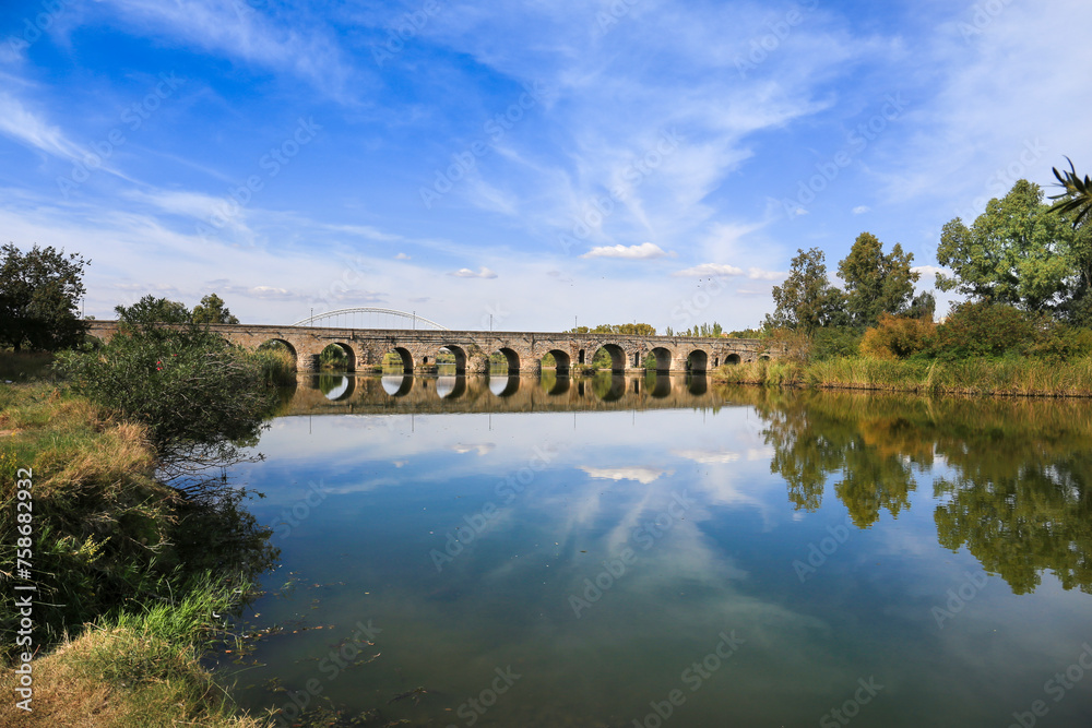 Fototapeta premium The Roman Stone Bridge over the Guadiana River