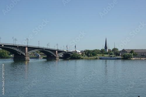 Theodor-Heuss-Brücke zwischen Mainz und Wiesbaden © Fotolyse