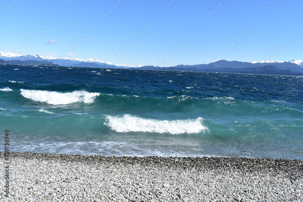agua del deshielo que por el viento se generan olas agua del deshielo que por el viento se generan olas