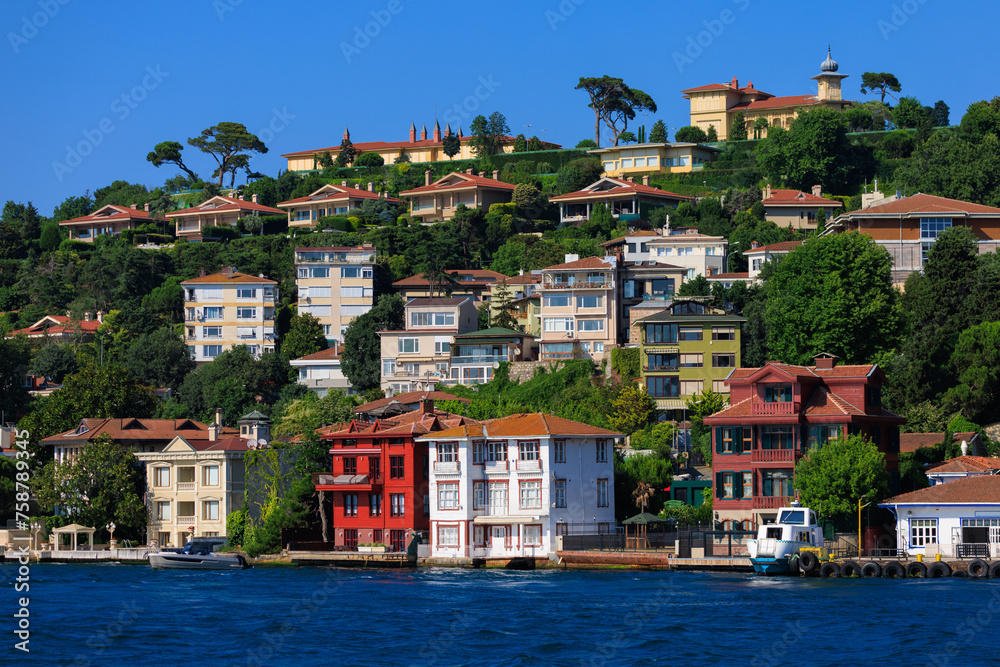 Naklejka premium Cityscape View from the water to buildings in the city of Istanbul in public places