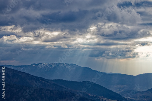 Rayons solaires sur les Vosges © Olympixel