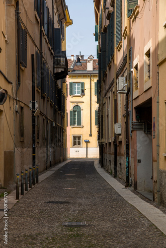 scenery on the systreets of verona, italy © petejeff