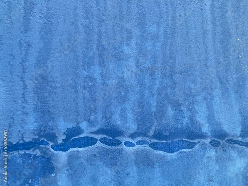 pared azul con manchas de humedad IMG_5590-as24