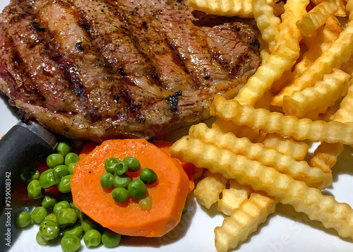 Εκτύπωση καμβά Grilled steak and crinkle cut fries on a plate with carrots and peas