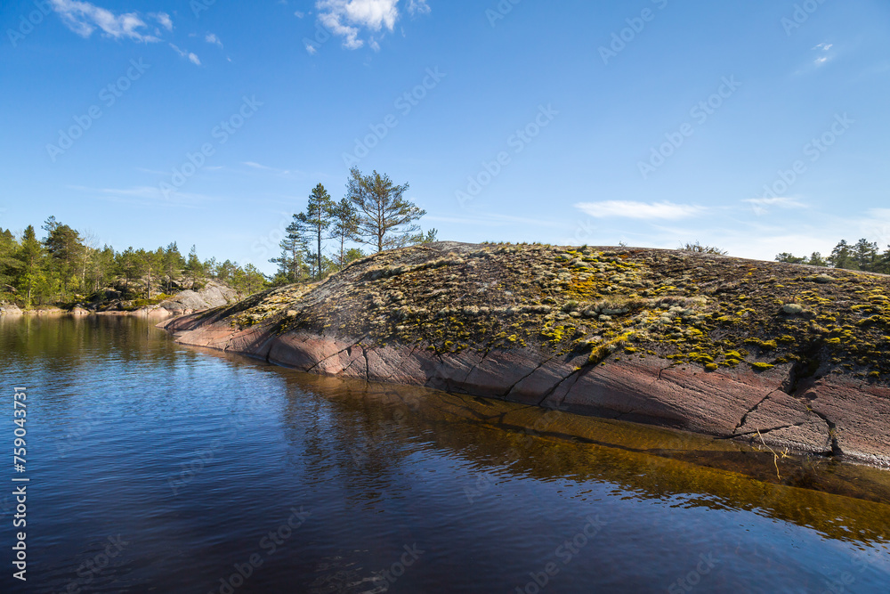 Obraz premium The coast of Lake Ladoga