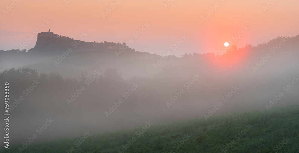 Morgennebel, Riegersburg, Steiermark, Österreich Morgennebel, Riegersburg, Steiermark, Österreich