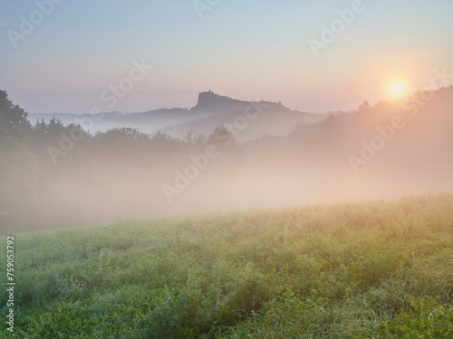 Morgennebel, Riegersburg, Steiermark, Österreich © Rainer Mirau
