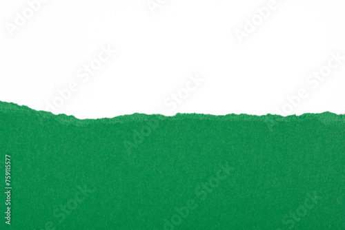 Cartulina rasgada de color verde, recurso grráfico photo